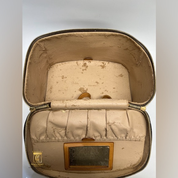 Louis Vuitton Monogram Vanity - Picture 13 of 14